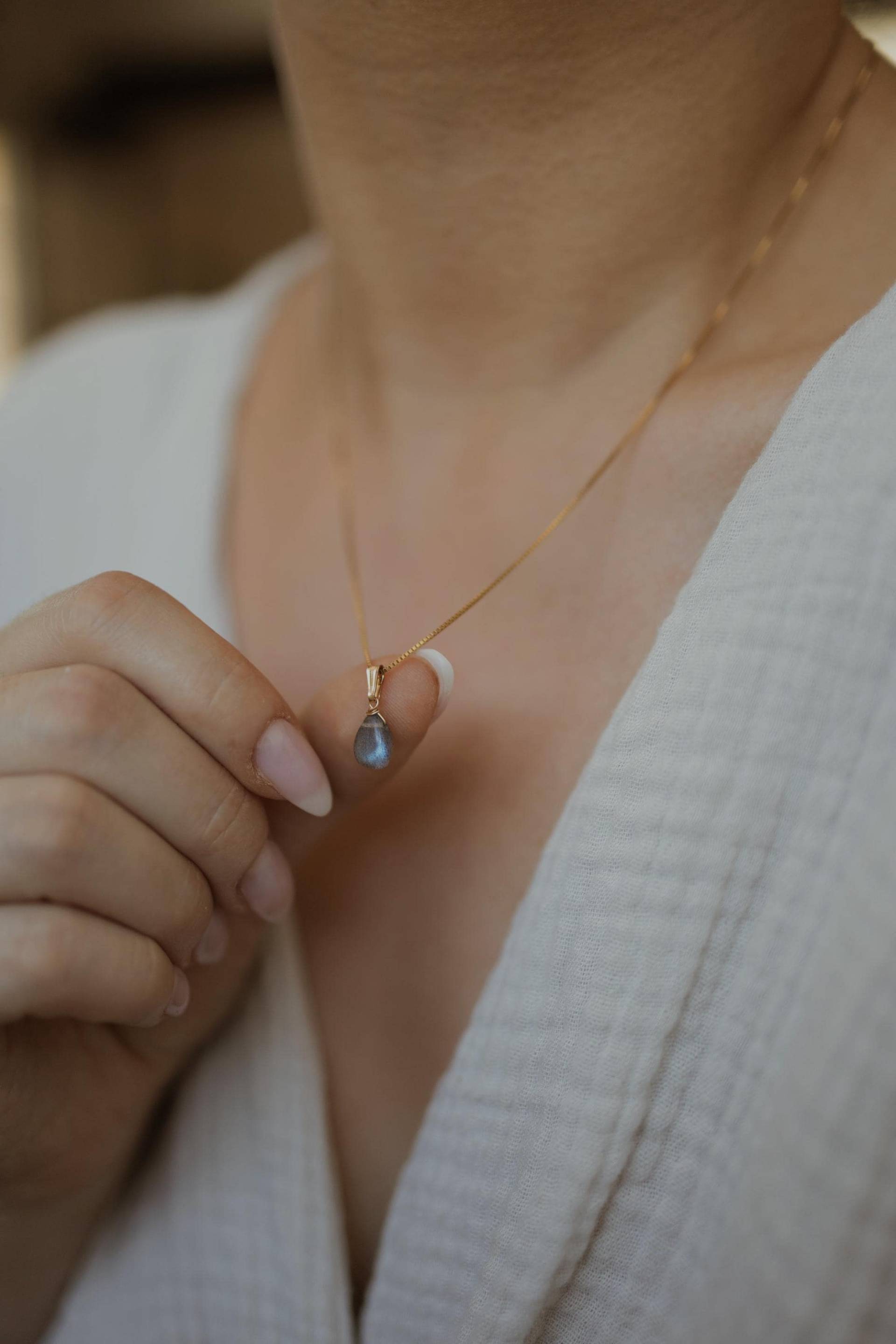 Natürliche Labradorit Kette Gold Edelstein Halskette 14K Filled Labradorite von SophistiqueJewellery