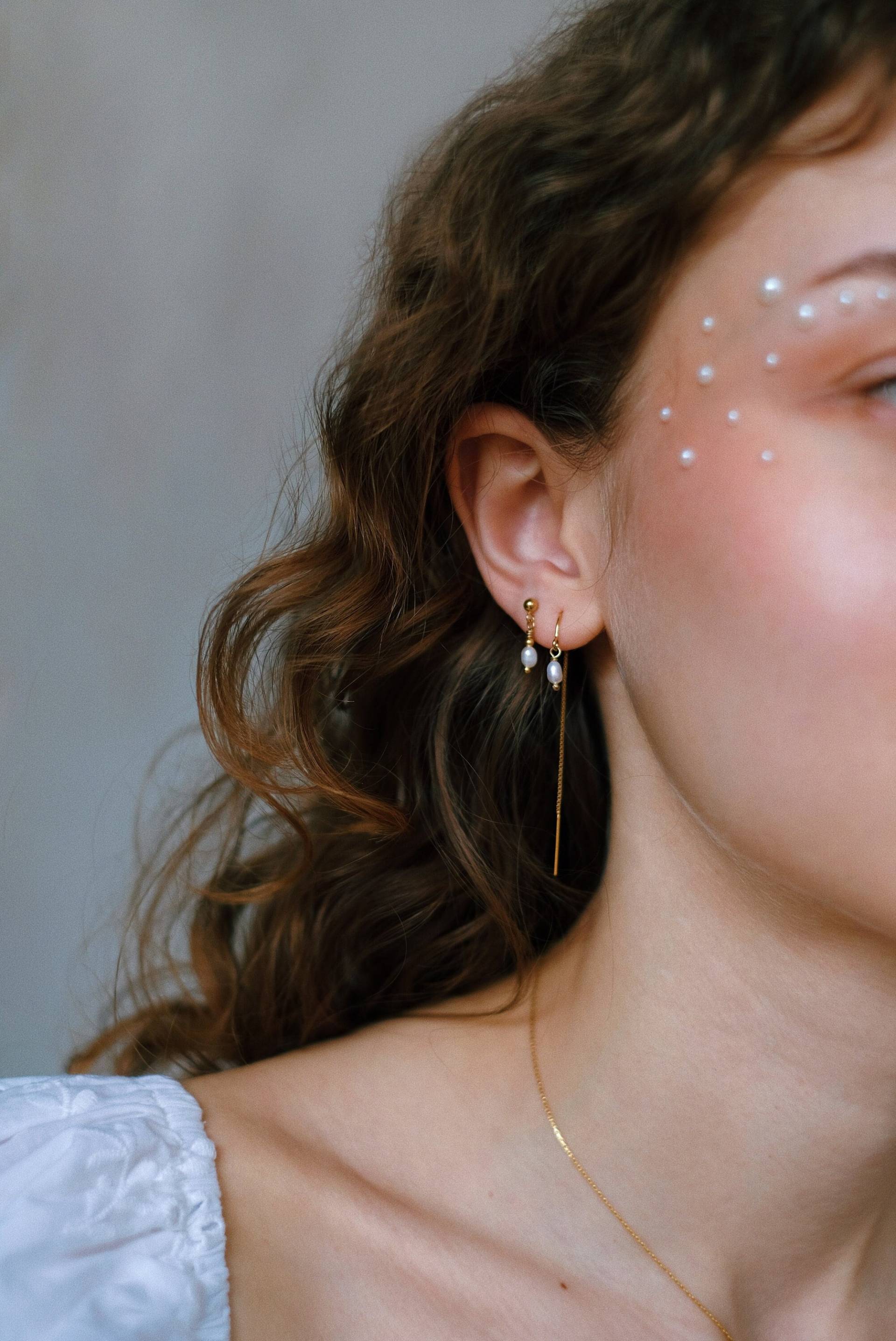 Perlen Einfädel Ohrringe Hängend Gold 14K Filled von SophistiqueJewellery