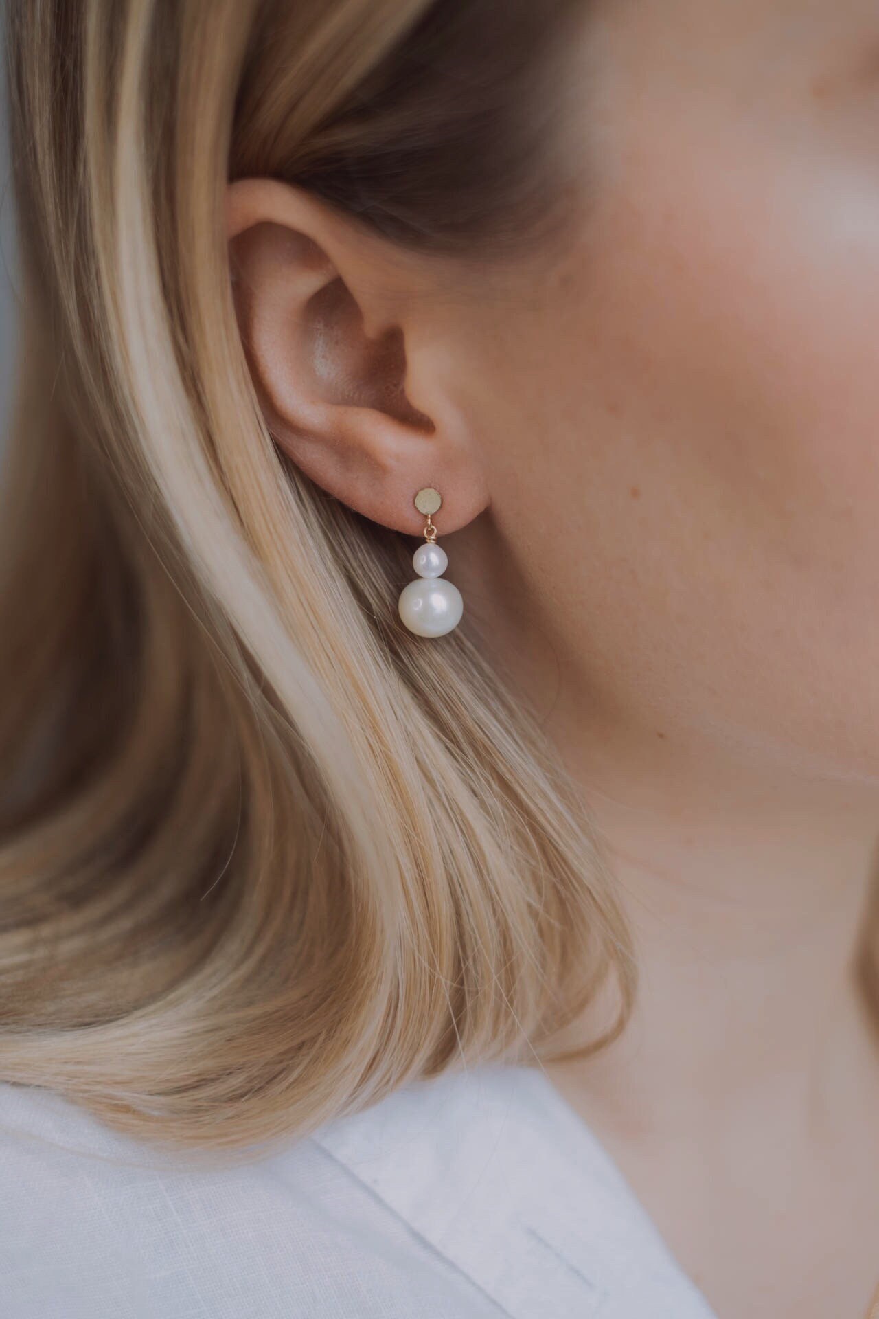 Perlen Ohrringe Hängend Gold 14K Filled Blaire von SophistiqueJewellery