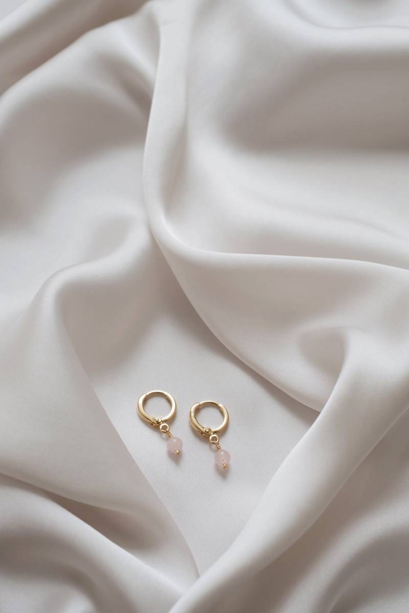 Rosenquarz Ohrringe Gold 14K Filled Edelstein Gold Minimalistisch von SophistiqueJewellery