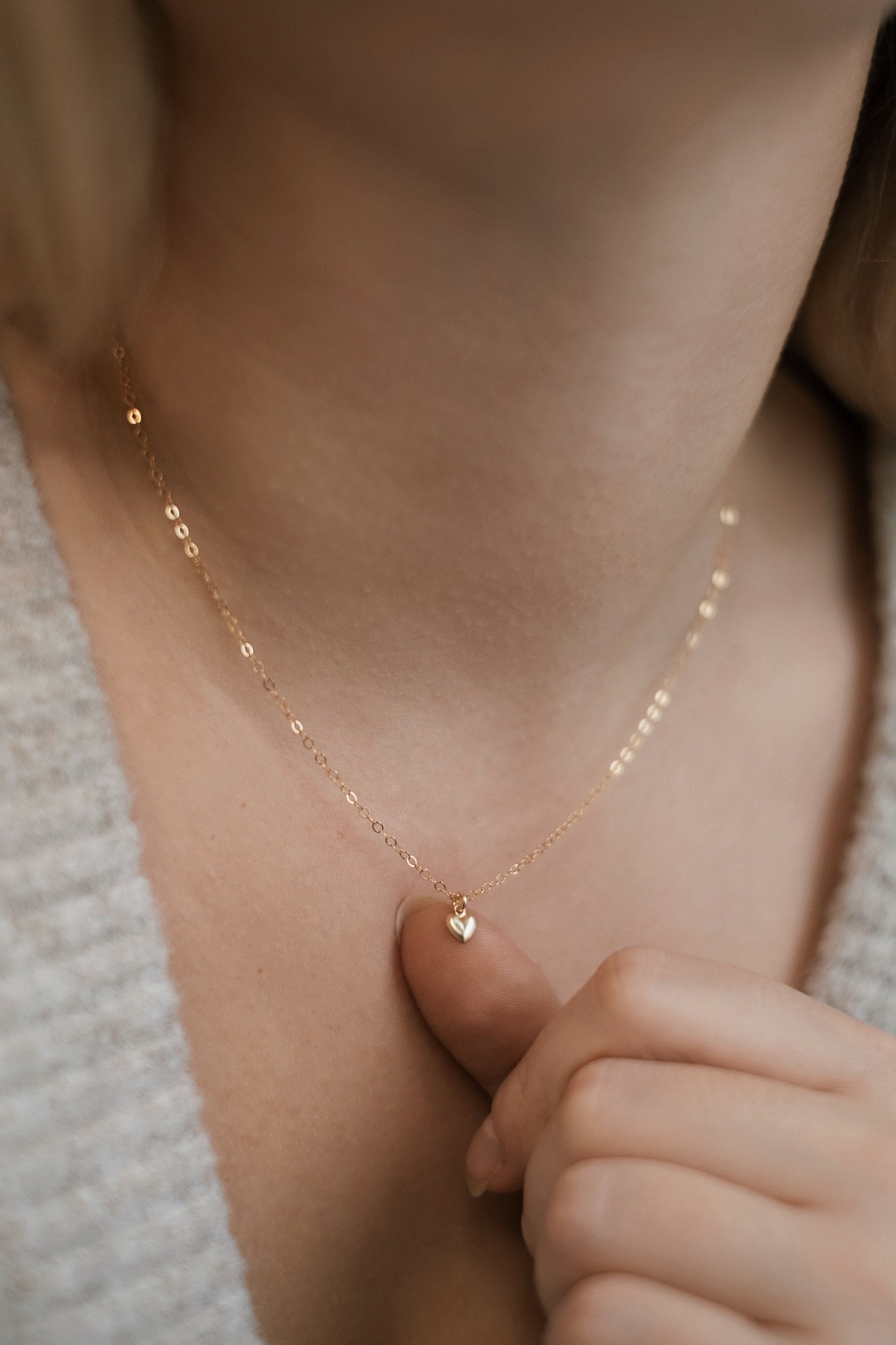 Zarte Kette Gold Mit Herz Anhänger 14K Filled Amour von SophistiqueJewellery