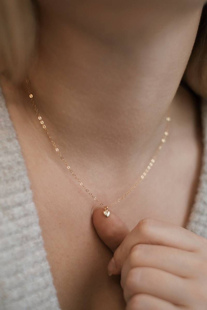 Zarte Kette Gold Mit Herz Anhänger 14K Filled Amour von SophistiqueJewellery