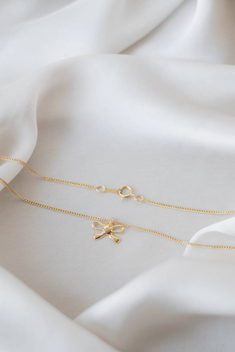 Zierliche Schleifen Halskette Gold 14K Filled Bow von SophistiqueJewellery