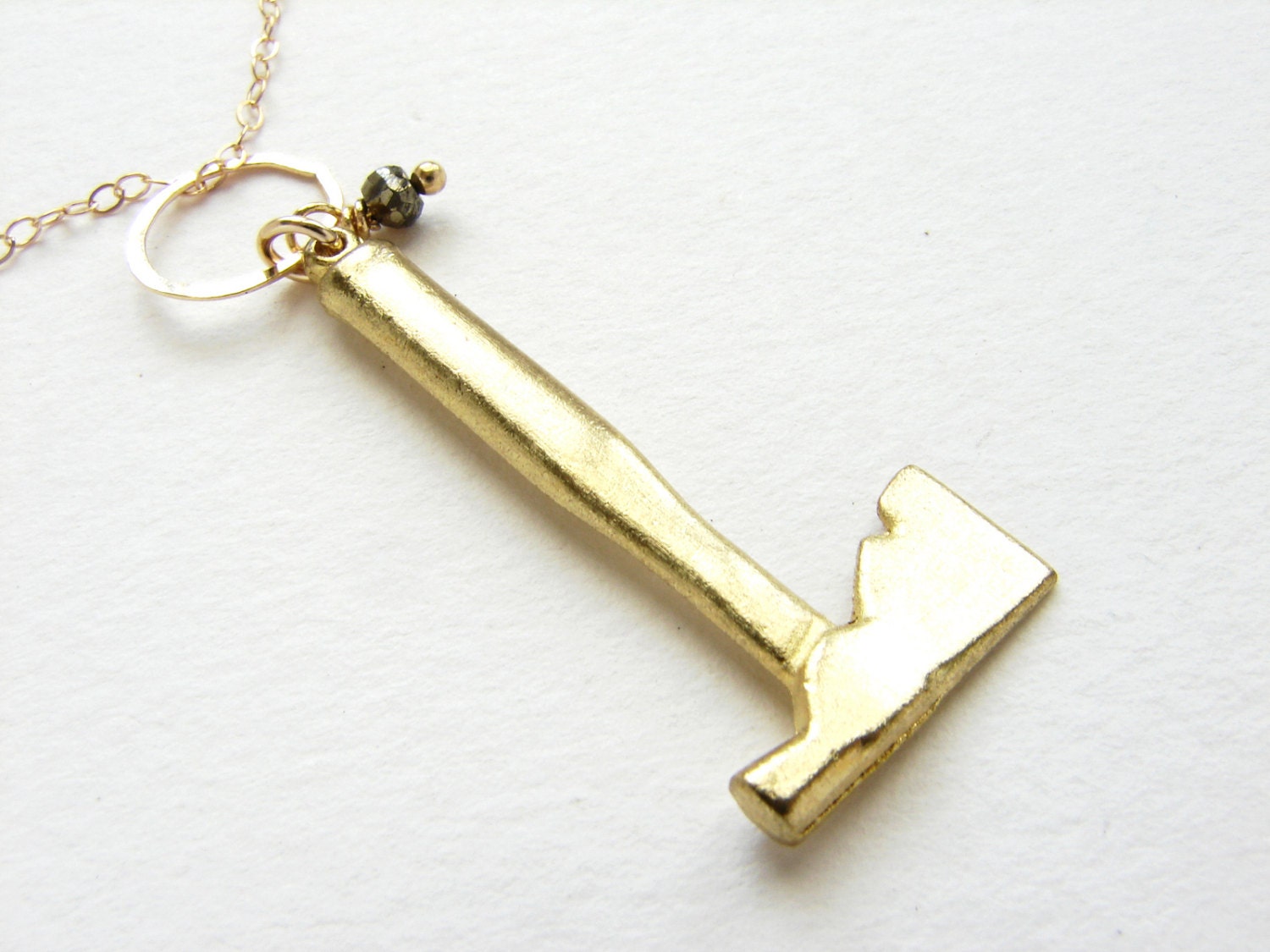 Axt Statement Halskette, Goldene Winzig Gold Charm Miniatur Werkzeug Schmuck Axt Statement Halskette, Goldene Winzig Gold Charm Miniatur Werkzeug Schmuck von SoraDesignsBlack