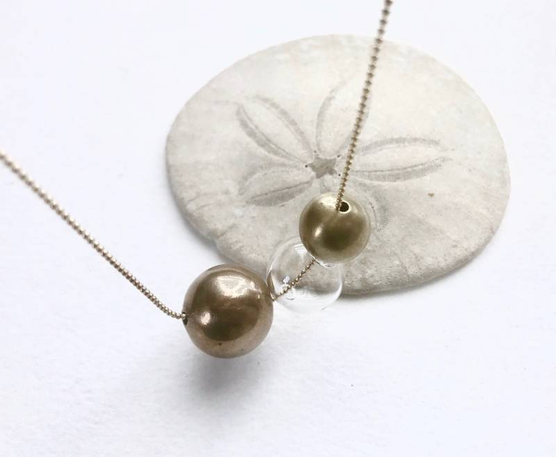 Glaskugel Halskette, Moderne Skulptur Halskette Glaskugel Halskette, Moderne Skulptur Halskette von SoraDesignsBlack