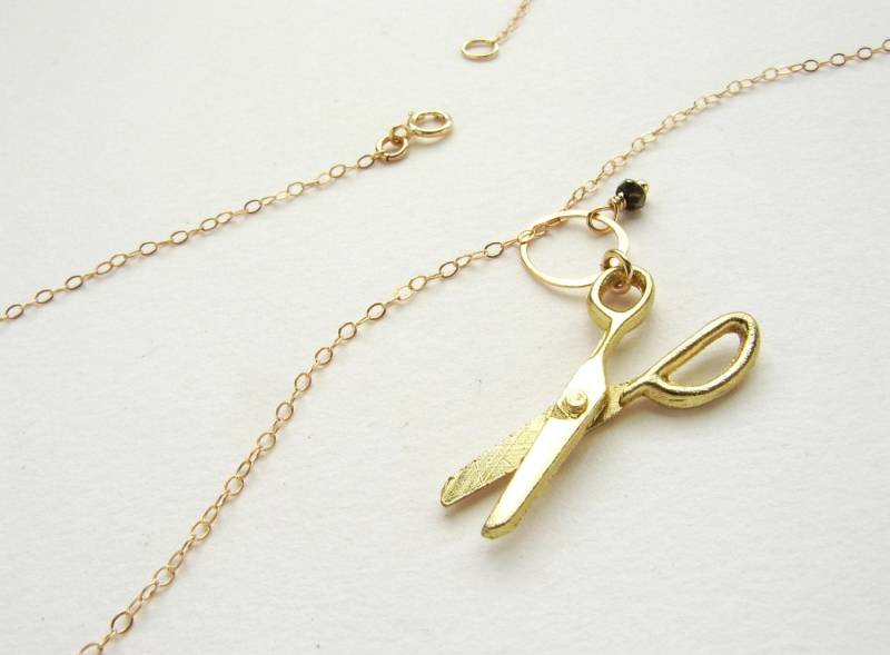 Gold Schere Halskette, Miniatur Charm, Pyrit Stein Anhänger 14Kt Gold Filled Kette, Halskette von SoraDesignsBlack