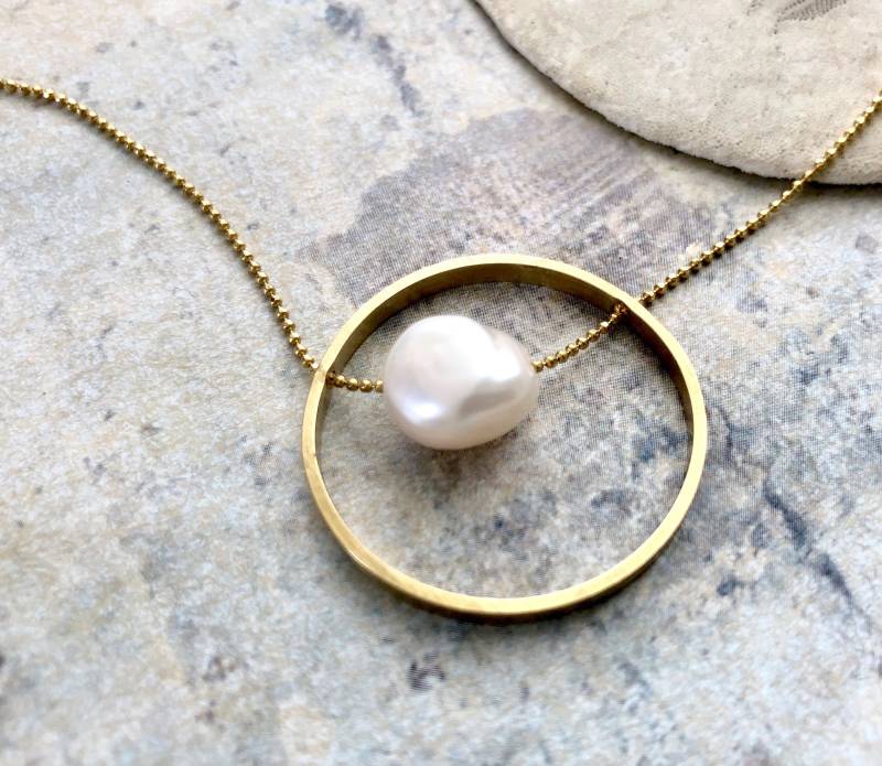 Perle in Einem Kreis Halskette, Infinity Moderne Perlenkette, Gewebte Kette Unendlichkeit Braut Brautschmuck von SoraDesignsBlack