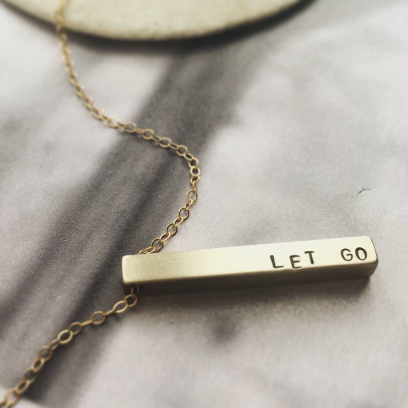 Personalisierte Bar Halskette, Frauen Schmuck, Let Go Geschenk Für Bestie, Benutzerdefinierte Wort Personalisiertes Personalisierte Bar Halskette, Frauen Schmuck, Let Go Geschenk Für Bestie, Benutzerdefinierte Wort Personalisiertes von SoraDesignsBlack