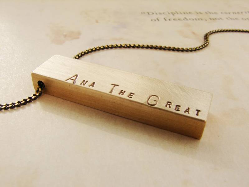 Personalisierte Frauen Halskette, Geschenk Für Absolvent, Namenskette, Handgestempelte Bar, Personalisierte Schwester Personalisierte Frauen Halskette, Geschenk Für Absolvent, Namenskette, Handgestempelte Bar, Personalisierte Schwester von SoraDesignsBlack