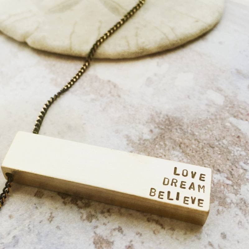 Personalisierte Frauen Halskette, Inspiration, Geschenk Für Absolvent, Benutzerdefinierte Mantra, Liebe Traum Glauben Personalisierte Messing Bar Personalisierte Frauen Halskette, Inspiration, Geschenk Für Absolvent, Benutzerdefinierte Mantra, Liebe Traum Glauben Personalisierte Messing Bar von SoraDesignsBlack