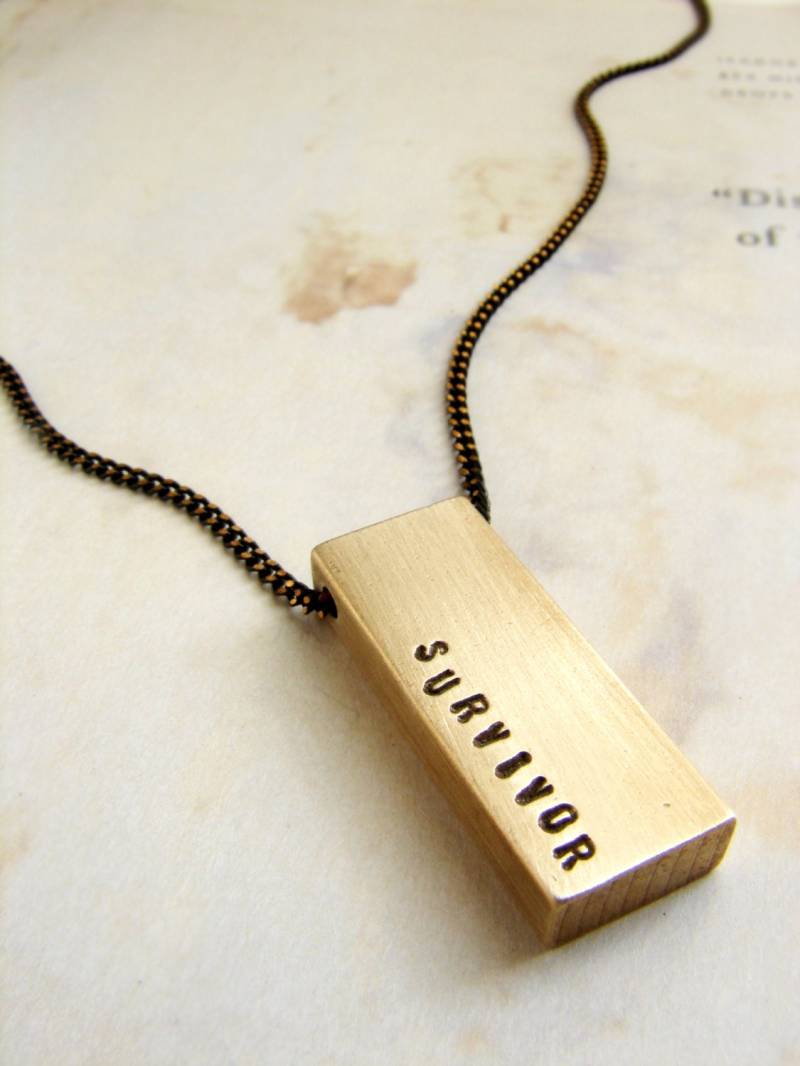 Survivor Bar Halskette, Geschenk Für Krebs Überlebende, Personalisierte Inspiration Furchtlose Motivierende Schmuck von SoraDesignsBlack