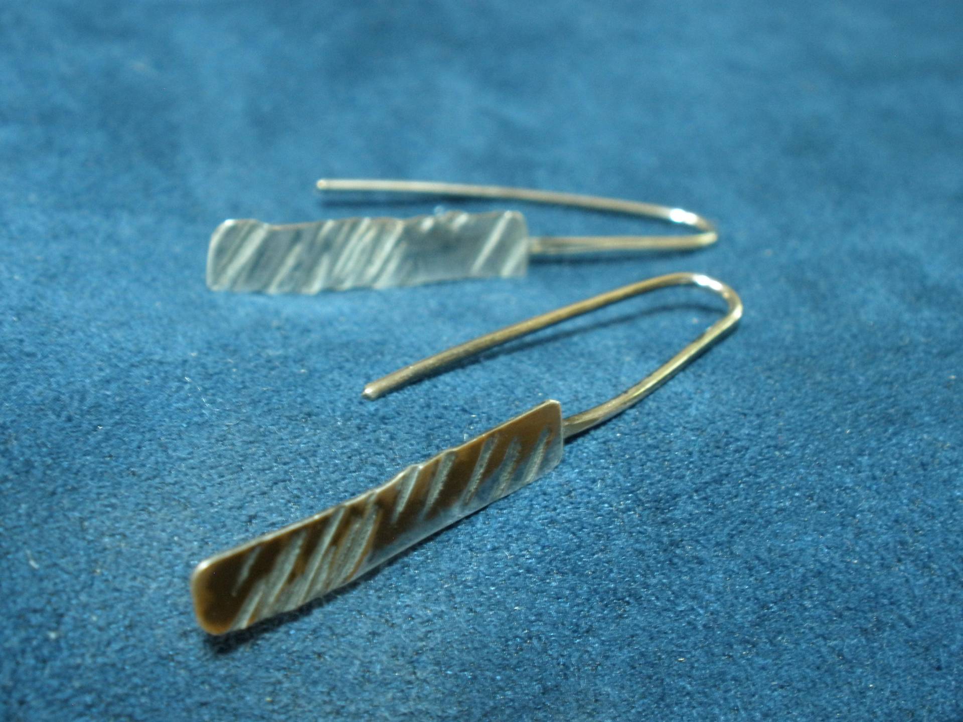 Langen, Flachen Strukturierte Sterling Silberohrringe Langen, Flachen Strukturierte Sterling Silberohrringe von SoreThumbSilver