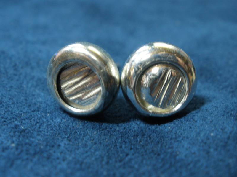 sterling Silber Gehämmert Eingebettete Ohrstecker von SoreThumbSilver