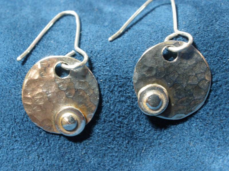sterling Silber Kleine Gehämmert Scheibe Ohrringe sterling Silber Kleine Gehämmert Scheibe Ohrringe von SoreThumbSilver