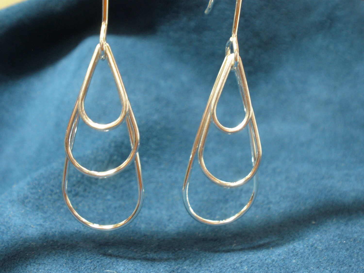 sterling Silber Verschachtelt Teardrop Creolen sterling Silber Verschachtelt Teardrop Creolen von SoreThumbSilver