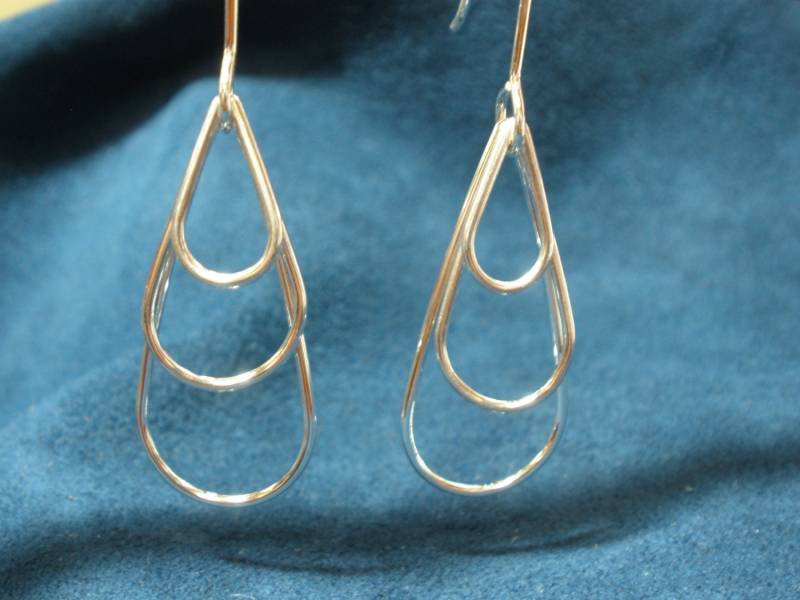 sterling Silber Verschachtelt Teardrop Creolen sterling Silber Verschachtelt Teardrop Creolen von SoreThumbSilver