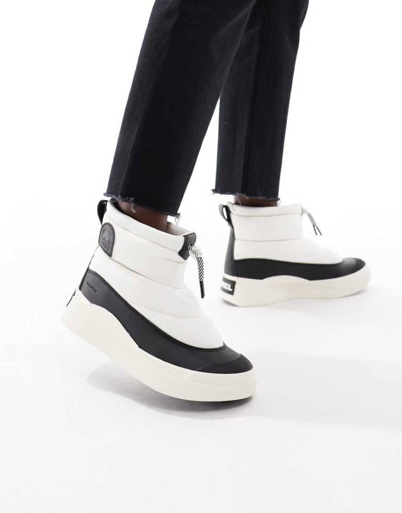 Sorel - Out N About Iv - Dick wattierte Wanderstiefel in Creme und Schwarz-Weiß von Sorel