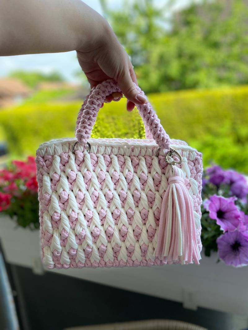 Handgefertigte Gehäkelte Tasche Zweifarbig Handgefertigte Gehäkelte Tasche Zweifarbig von SororDE