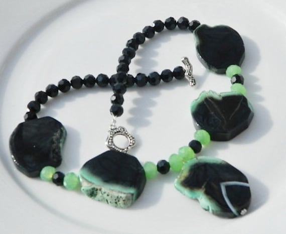 Schwarze Und Grüne Roh Achat Steinscheibe Halskette Mit Swarovski Kristall Schwarze Und Grüne Roh Achat Steinscheibe Halskette Mit Swarovski Kristall von SorrentoNOA
