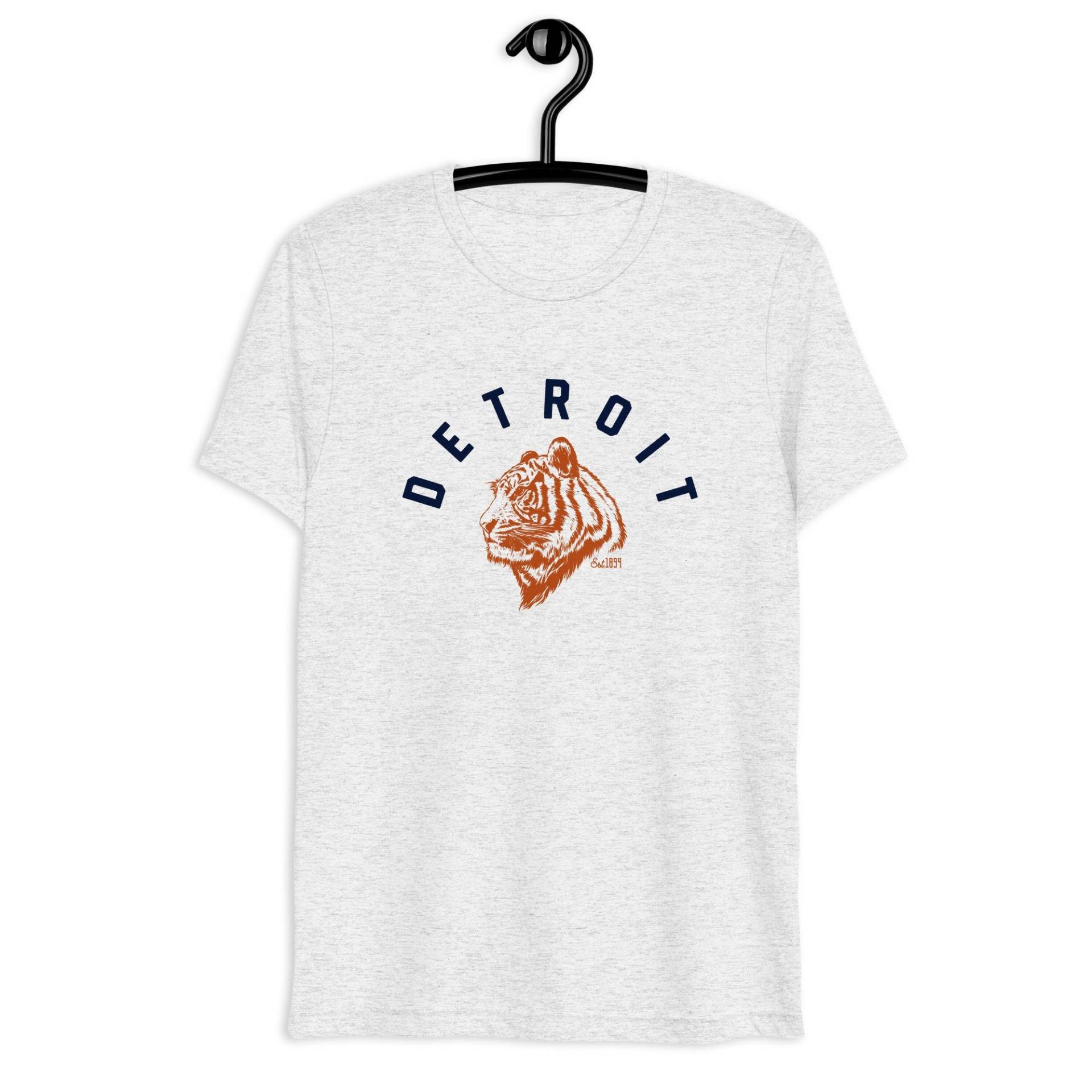 Detroit Tigers-Inspiriertes Vintage Kurzarm T-Shirt, Est. 1894 Baseball Detroit Tigers-Inspiriertes Vintage Kurzarm T-Shirt, Est. 1894 Baseball von SorryBalloons