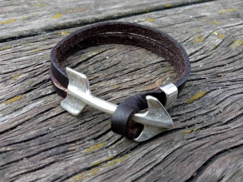 Handgemachtes Lederarmband Mit Silberverschluss Unisex Armband Im Stil Von Uno De 50 Personalisiert Geschenk Für Sie Ihn Handgemachtes Lederarmband Mit Silberverschluss Unisex Armband Im Stil Von Uno De 50 Personalisiert Geschenk Für Sie Ihn von SouLinSilver
