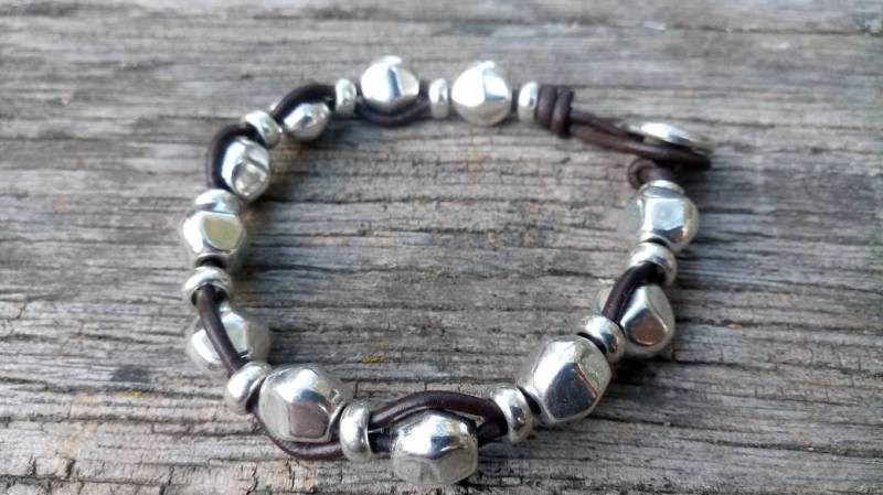Handgemachtes Lederarmband Mit Silberverschluss Unisex Armband Im Stil Von Uno De 50 Personalisiert Geschenk Für Sie Ihn Handgemachtes Lederarmband Mit Silberverschluss Unisex Armband Im Stil Von Uno De 50 Personalisiert Geschenk Für Sie Ihn von SouLinSilver
