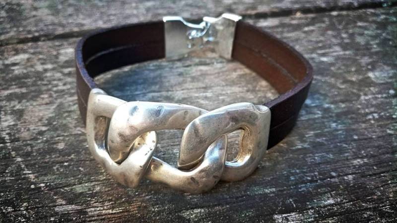 Handgemachtes Lederarmband Mit Silberverschluss Unisex Armband Im Stil Von Uno De 50 Personalisiert Geschenk Für Sie Ihn Handgemachtes Lederarmband Mit Silberverschluss Unisex Armband Im Stil Von Uno De 50 Personalisiert Geschenk Für Sie Ihn von SouLinSilver