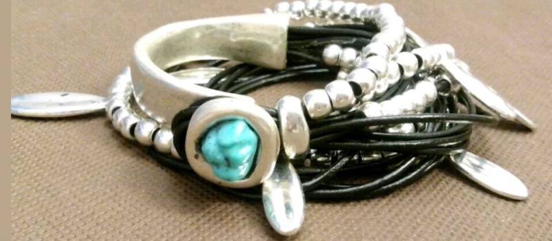 Lederarmband Damen Mit Silber Perlen Im Uno De 50 Stil Handgemacht Maßgefertigt Armband Aus Leder Und Schmuck Geschenk Lederarmband Damen Mit Silber Perlen Im Uno De 50 Stil Handgemacht Maßgefertigt Armband Aus Leder Und Schmuck Geschenk von SouLinSilver