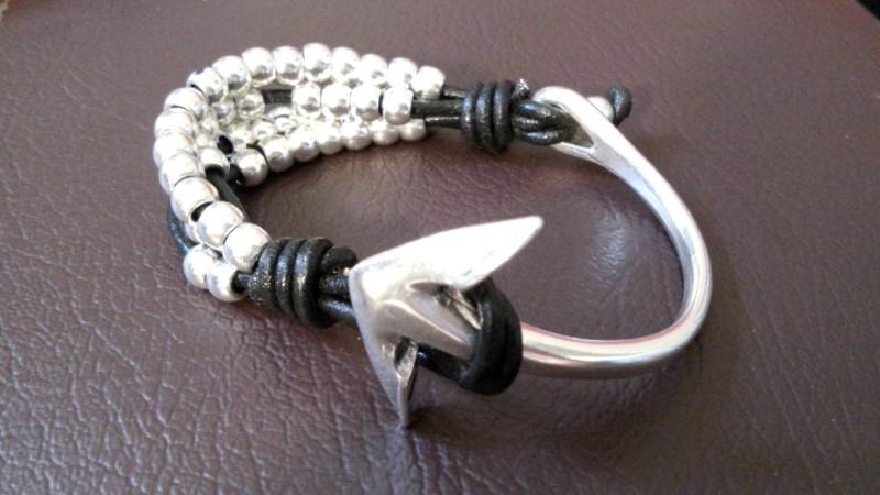 Lederarmband Damen Mit Silber Perlen Im Uno De 50 Stil Handgemacht Maßgefertigt Armband Aus Leder Und Schmuck Geschenk Lederarmband Damen Mit Silber Perlen Im Uno De 50 Stil Handgemacht Maßgefertigt Armband Aus Leder Und Schmuck Geschenk von SouLinSilver