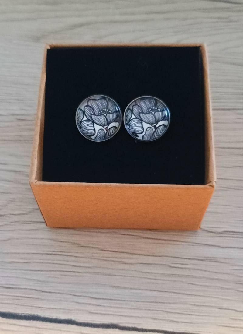 Soulart - Ohrringe Ohrstecker-Black & White Floral-Cabochon Kraftsteine Allergiker Geeignet Titan Soulart - Ohrringe Ohrstecker-Black & White Floral-Cabochon Kraftsteine Allergiker Geeignet Titan von SoulARTistin