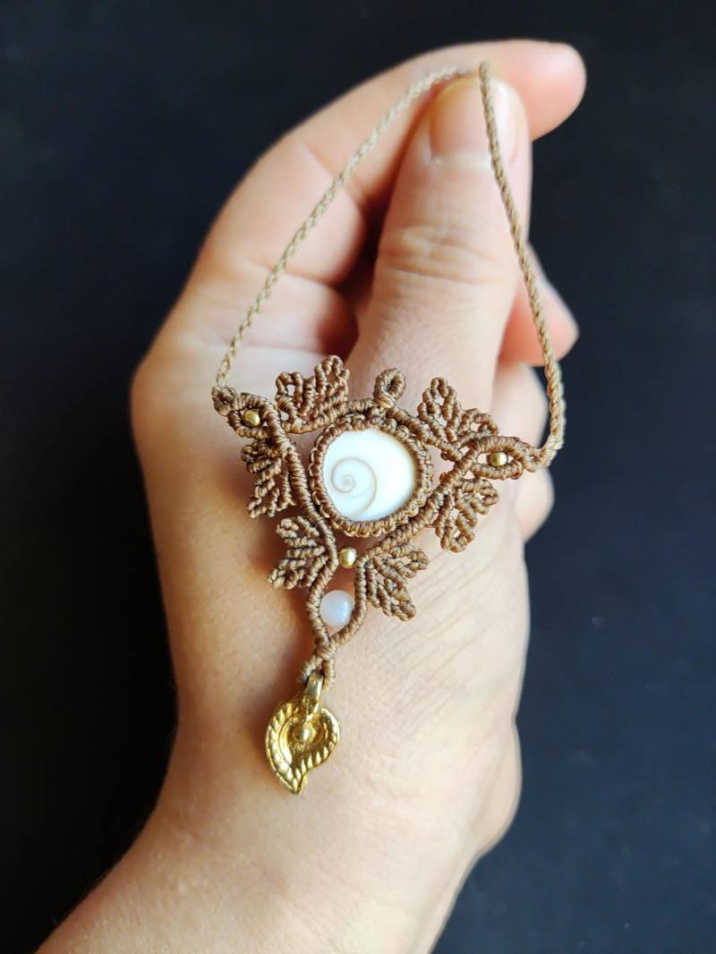 Shiva Eye Mit Mondsteinperle von SoulAndSpine