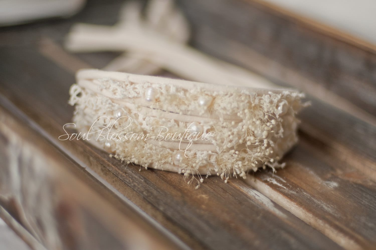 Fleurette - Baby Girl. Skurrilen. Fotografie-Stütze. Neugeborenen Bis Jugend Jersey Raffhalter Stirnband, Verziert Mit Blumen Und Perlen von SoulBlossomBoutique