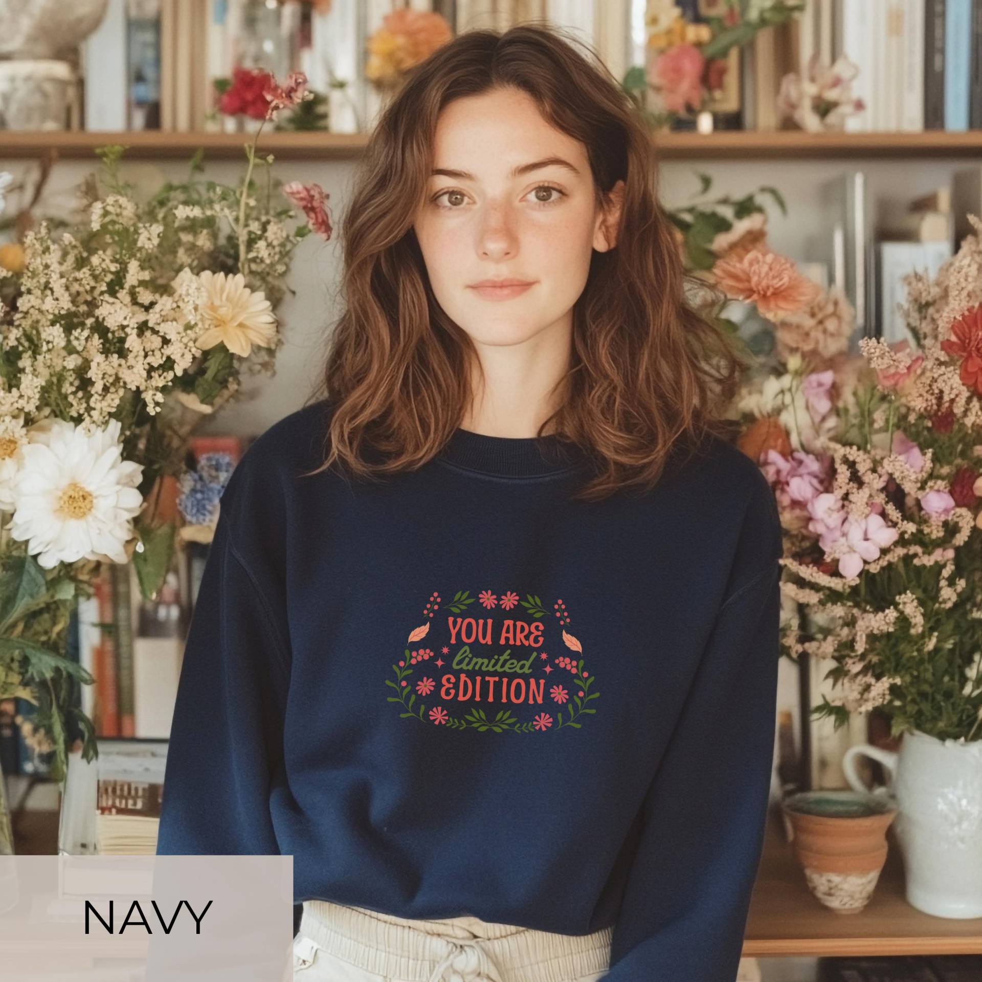 Limited Edition Sweater - You Are Motivations-Pullover Geschenk Für Frauen Cozy Gildan 18000 Floral Design von SoulDesignsAnnabel