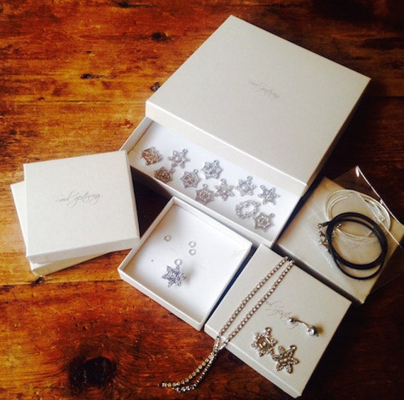 Seele Gestikulieren Spirituellen Schmuck... Maßgeschneiderte Geschenke Dafür Mit Gedanken Mit 50 % Rabatt Nur Für Mai/Juni-Sets Im Angebot Plus von SoulGesturing