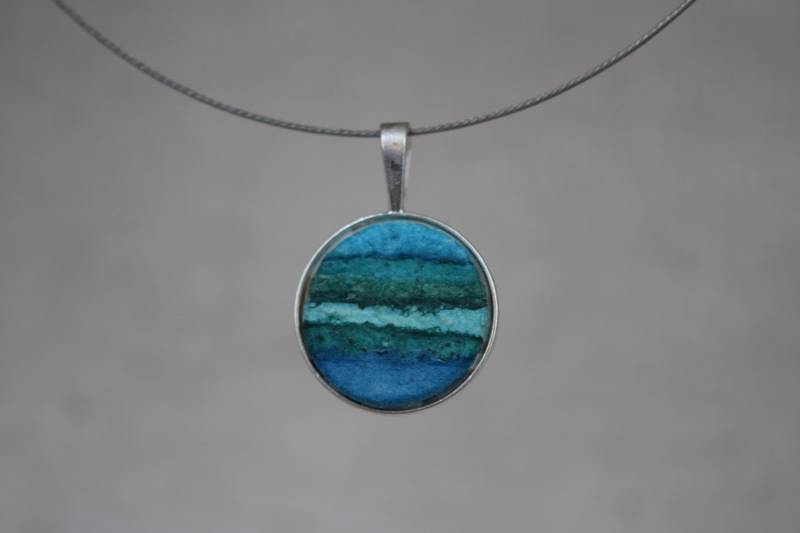 Runder Schmuckanhänger Aus Handgeschöpften Papier von SoulOfPaper