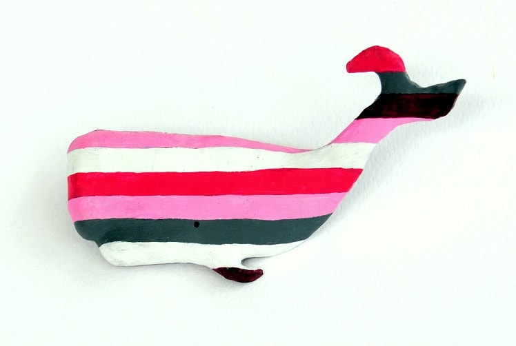 Wal-Brosche - Paperclay Handgemachte/Handgemalt Hauptkonzept Kunst Acryl Paint Modern Gift Pin Funny Zubehör Fashion von SoulOfPaperArt