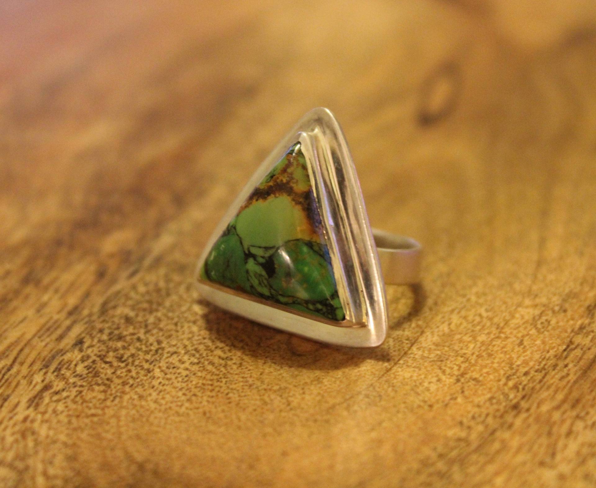 Grün Türkis Sterling Silber Dreieckring - Handgefertigt Ein Von Einer Art Boho-Chic Größe Us 7 Grün Türkis Sterling Silber Dreieckring - Handgefertigt Ein Von Einer Art Boho-Chic Größe Us 7 von SoulShakalaka
