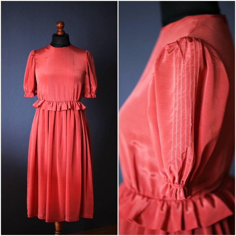 Vintage Exklusiv Designtes Pfirsichfarbenes Kleid Mit Rüschen Von Shirley Jones/Puffärmelkleid Größe S 60Er Vintage Exklusiv Designtes Pfirsichfarbenes Kleid Mit Rüschen Von Shirley Jones/Puffärmelkleid Größe S 60Er von SoulTrailVintage