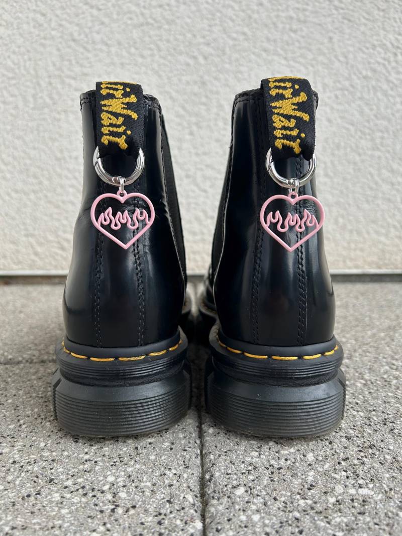 Doc Martens Charms, Schuh Anhänger Herz Rosa, Stiefel Boots Schuhkette, Charm, Punk Gothic Accessoires, Silber Schmuck von SouleCharms