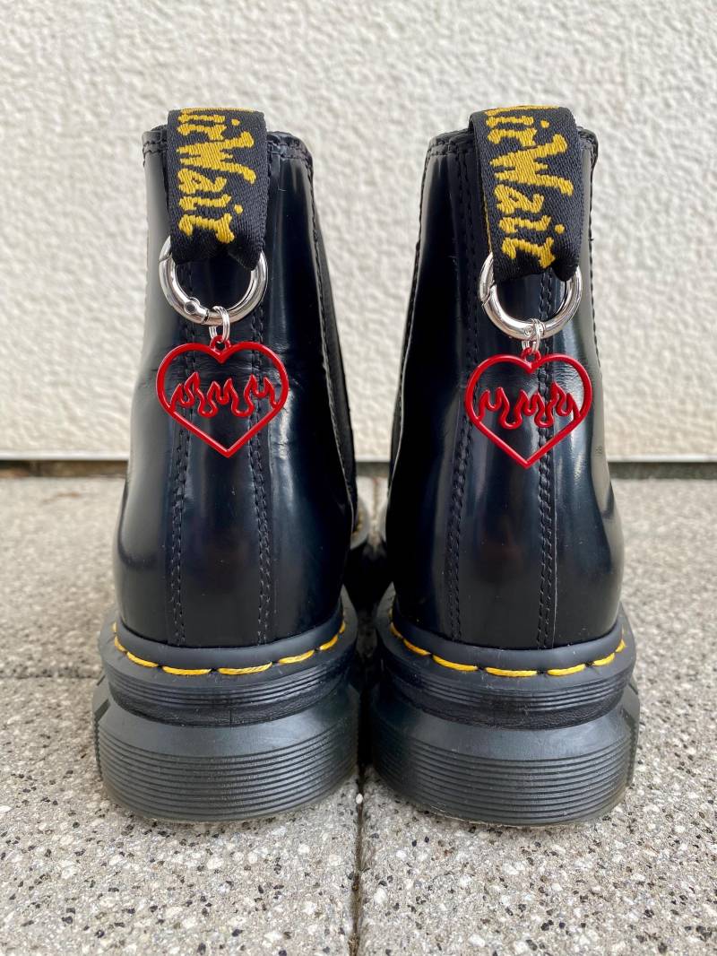 Doc Martens Charms, Schuh Anhänger Herz Rot, Stiefel Boots Schuhkette, Charm, Punk Gothic Accessoires, Silberschmuck von SouleCharms