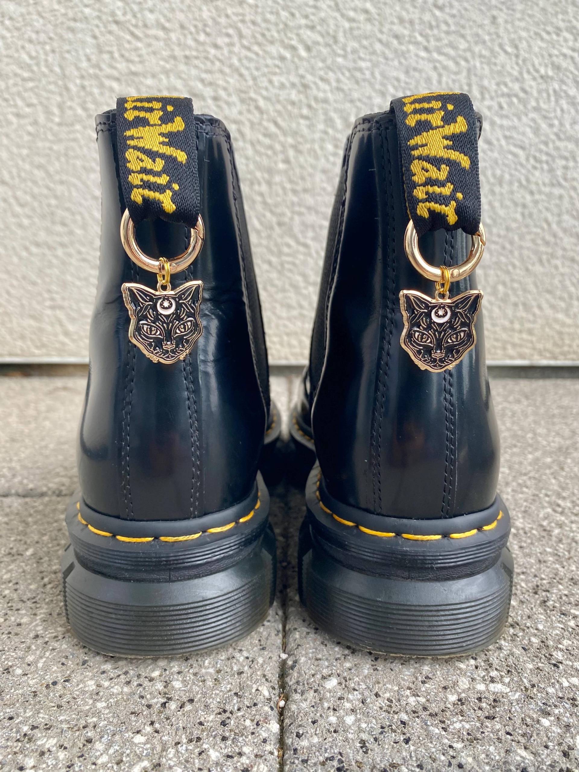 Doc Martens Charms, Schuh Anhänger Katze, Stiefel Boots Schuhkette, Charm Grunge Punk Gothic Charm, Accessoires, Goldschmuck von SouleCharms
