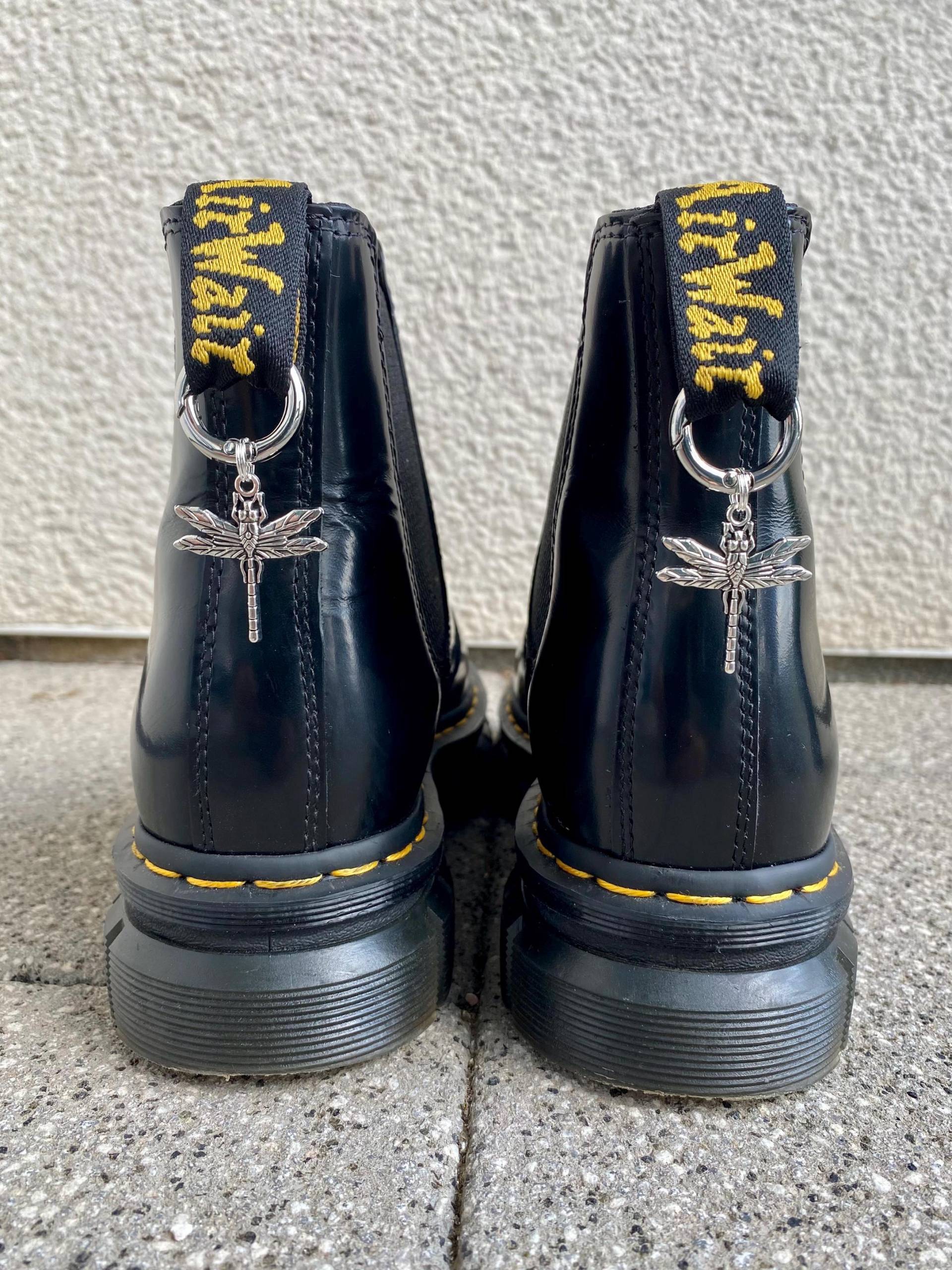 Doc Martens Charms, Schuh Anhänger Libelle, Stiefel Boots Schuhkette, Libelle Charm, Grunge Punk Gothic, Accessoires, Silber Schmuck von SouleCharms