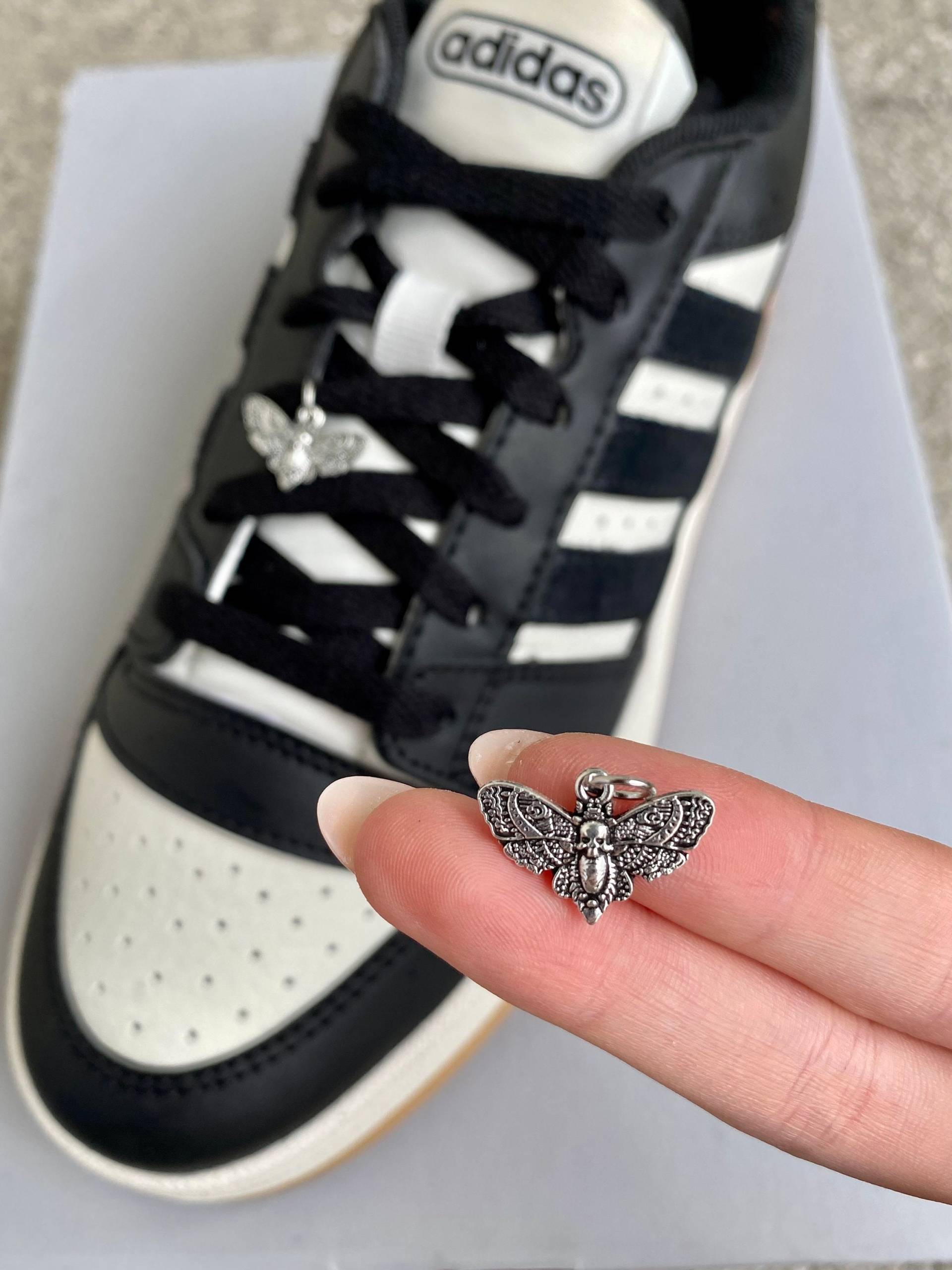 Doc Martens Charms, Schuh Anhänger Motte, Schnürsenkel Dekoration, Schuhkette, Anhänger, Gothic Grunge Punk Stiefel Boots Charm von SouleCharms