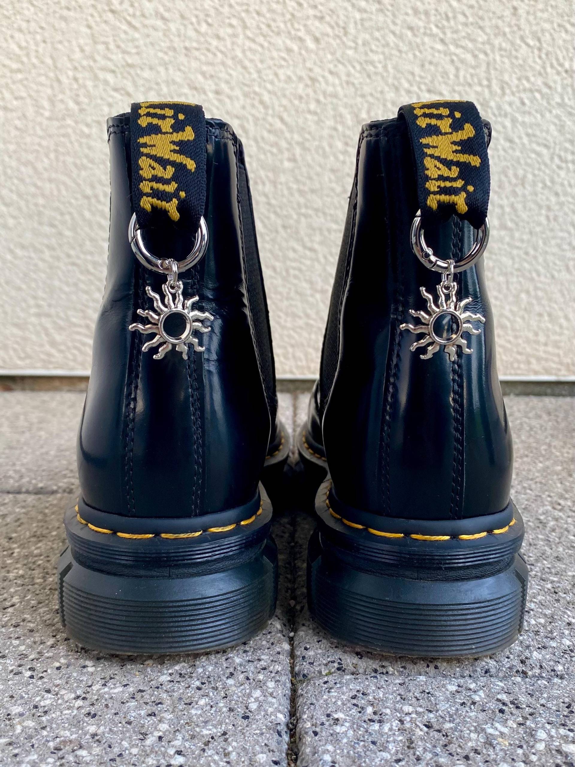 Doc Martens Charms, Schuh Anhänger Sonne, Stiefel Boots Schuhkette, Sonnen Charm, Grunge Punk Gothic, Accessoires, Silber Schmuck von SouleCharms