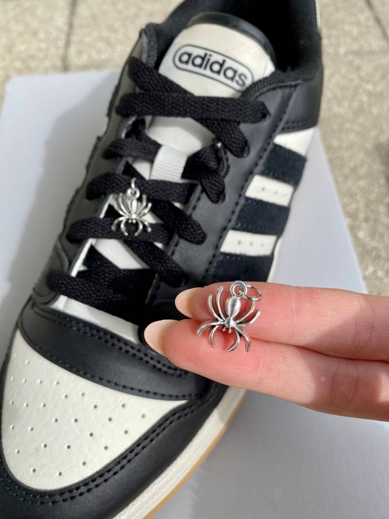 Doc Martens Charms, Schuh Anhänger Spinne, Schnürsenkel Dekoration, Schuhkette, Anhänger, Gothic Grunge Punk Charm, Stiefel Boots Charm von SouleCharms