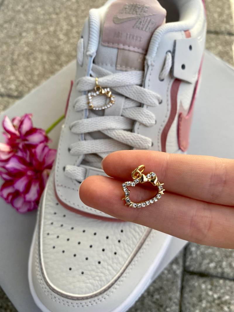 Schuh Anhänger Katze, Kitty, Schnürsenkel Dekoration, Charms, Schuhanhänger, Schuhkette, Ketten Anhänger, Air Force 1, Weiß von SouleCharms