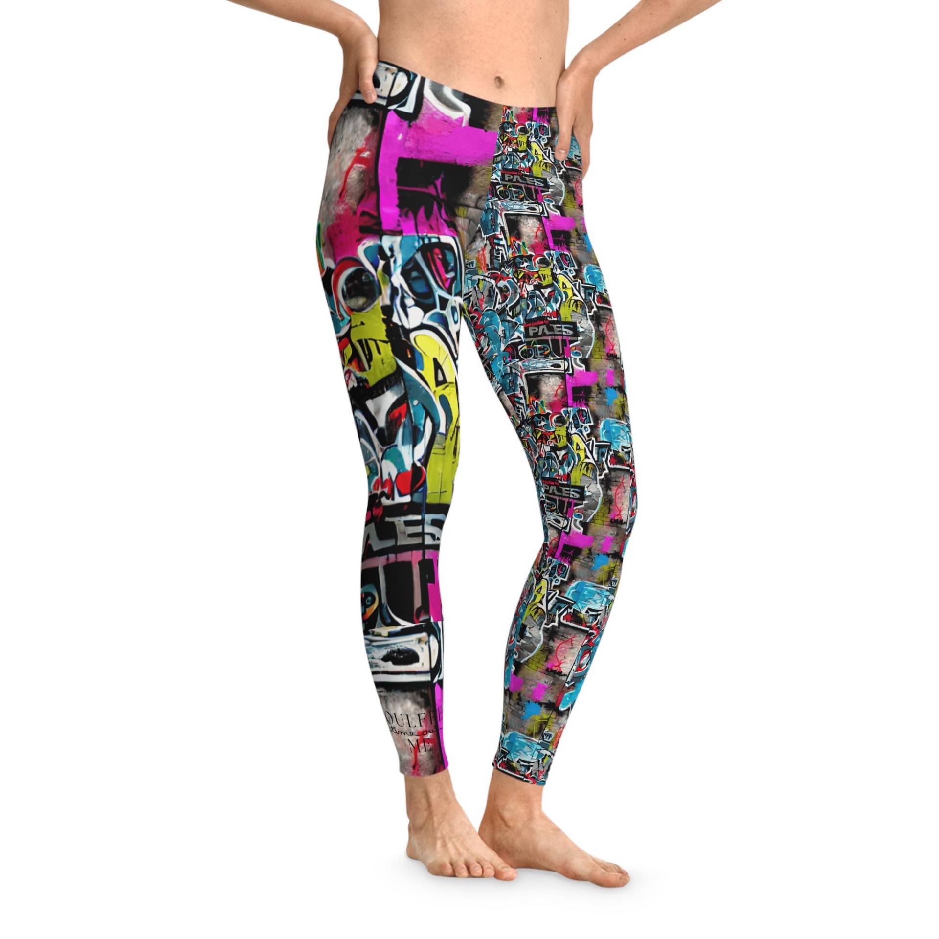 Vibrant Graffiti Leggings Urban Chic Activewear For Workouts, Festivals & Artists von Soulfreeme