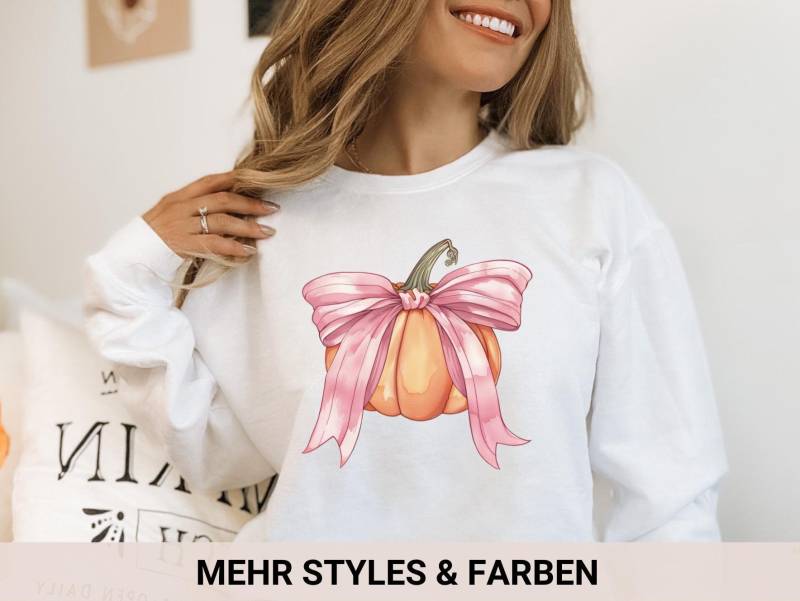 Coquette Pumpkin Sweatshirt Pink Bow Shirt Cozy Season Hoodie Girly Fall Sweater Pastel Women Oversized Sweat von SoulgoodiesDesigns