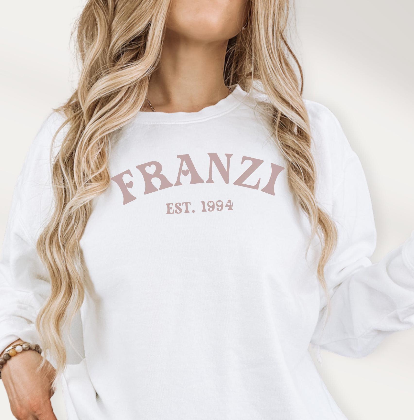 Cute Sweatshirt For Women Personalized Sweater Personalisiertes Geschenk Für Frauen Geburtstag Frau Shirt Name Cute Sweatshirt For Women Personalized Sweater Personalisiertes Geschenk Für Frauen Geburtstag Frau Shirt Name von SoulgoodiesDesigns