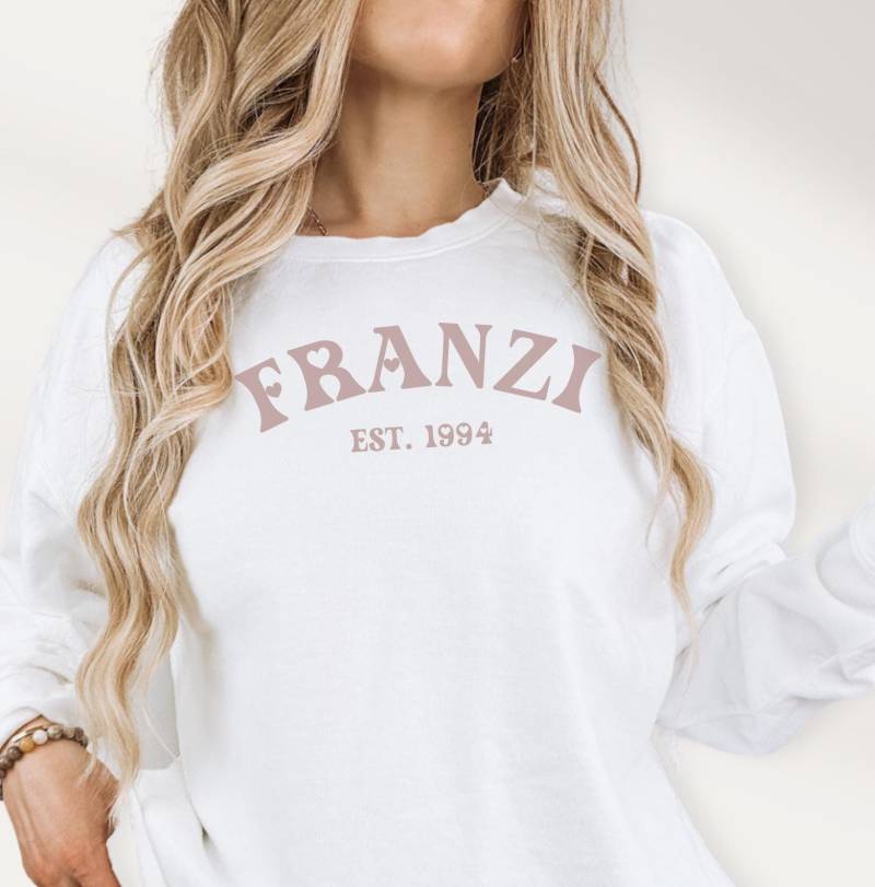 Cute Sweatshirt For Women Personalized Sweater Personalisiertes Geschenk Für Frauen Geburtstag Frau Shirt Name Cute Sweatshirt For Women Personalized Sweater Personalisiertes Geschenk Für Frauen Geburtstag Frau Shirt Name von SoulgoodiesDesigns
